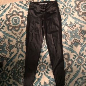 Victoria’s Sport Shine Legging